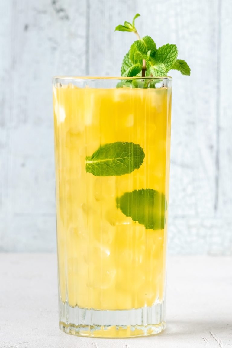 Pineapple Water: Benefits & How to Make It