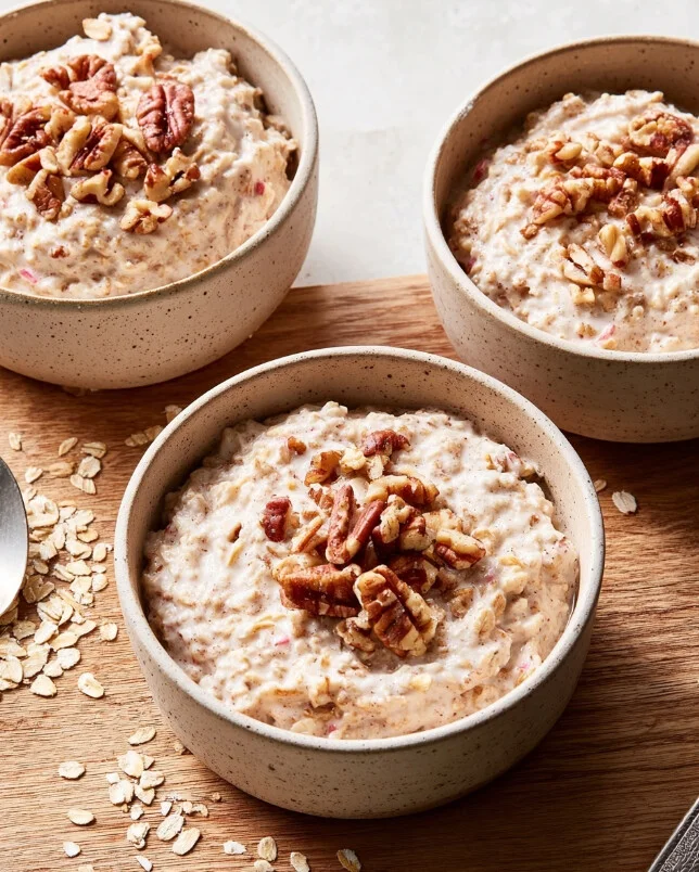 Cinnamon Roll Overnight Oats — creamy, spice-warmed